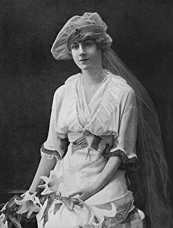 Munro Gallery: Adelina Munro Drysdale in patriotic costume, WW1