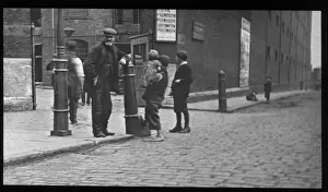 Ware House Prints: Adults and children on a London street