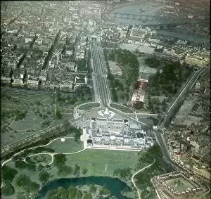 Images Dated 26th March 2020: Aerial View of Buckingham Palace