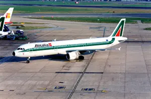 Airbus A321-112 I-BIXH Piazza della Signoria - Gubbio