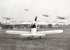 Aerobatics Gallery: Aircraft gathering for Hendon RAF air display, 1933