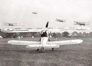 Aerobatics Gallery: Aircraft gathering for Hendon RAF air display, 1933