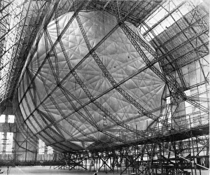 Inflated Prints: Airship Los Angeles under construction