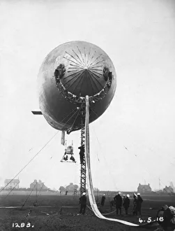 Parking Gallery: Airship at Parking Mast
