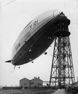Airship R101 at its mooring mast at Cardington