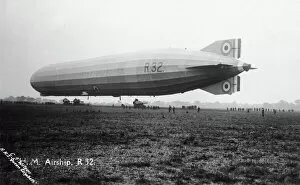 Images Dated 12th December 2017: Airship R32 Parked