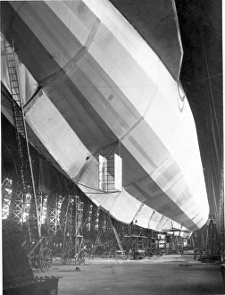 Hangar Gallery: Airship R9 in its hangar