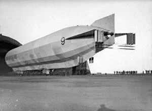 Airship Collection: Airship R9 leaving the shed