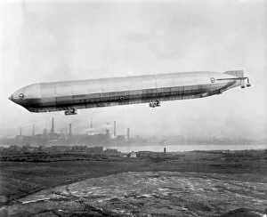 Barrow Gallery: Airship R9 returning to landing party