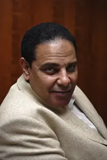 AL-ASWANY, Alaa (1957). Egipcian writer. Portrait