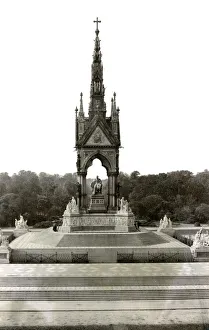 Images Dated 27th September 2019: The Albert Memorial, South Kensington, London