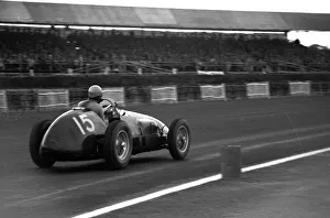 Images Dated 30th October 2013: Alberto Ascari winning in a works Ferrari 500 at Stowe Corner - British Grand Prix