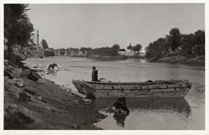 Images Dated 3rd August 2016: Aleppo, Syria - Barge on the Queiq River