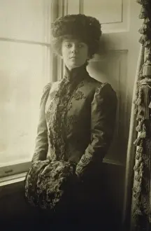 Alice Roosevelt Longworth, three-quarter length portrait, we