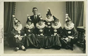 Images Dated 7th April 2020: An all-girl pierrot troupe from the First World War, together with one chap