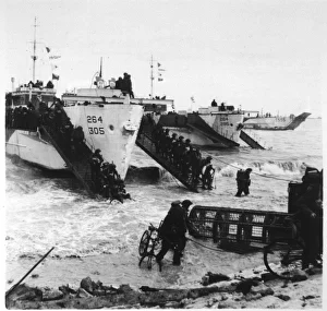 Alighting Gallery: Allied Troops Land