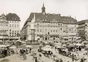 Dwelling Prints: Altmarkt Dresden with market in progress