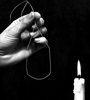 Images Dated 1st September 2011: Amazing Thread Trick