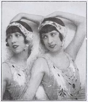 Lorraine Collection: The American dancing act of the Lorraine Sisters, Paris, lat