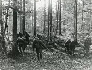 American machine gun platoon advancing, France, WW1