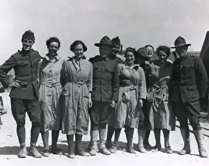 American soldiers relaxing with WaCs, WW1