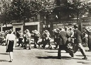 American troops conveying German Prisoners