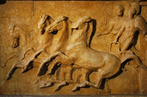 Images Dated 10th August 2006: Amphiaraus in a chariot race. 4th century BC. Greece