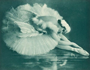 Dance Gallery: Anna Pavlova dancing Swan Lake
