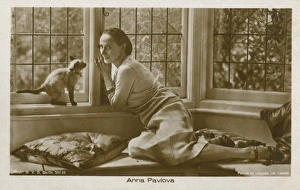 Anna Pavlova/Home/Cat