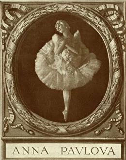 Images Dated 19th April 2016: Anna Pavlova, Russian ballerina, in Swan Lake