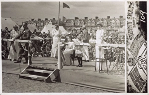 Announcer Gallery: Announcing the winner of a beauty pageant - South Coast