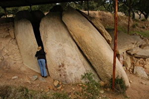 Images Dated 18th October 2006: Anta Grande do Zambujeiro. Megalithic monument. 4000-35000 B