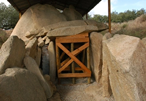 Images Dated 18th October 2006: Anta Grande do Zambujeiro. Megalithic monument. 4000-35000 B