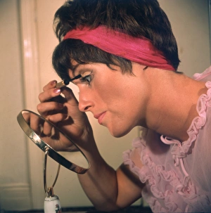 Mascara Gallery: Applying Mascara 1960S