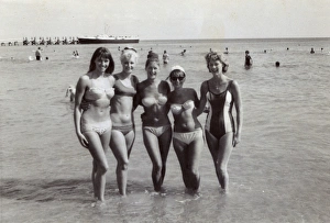 Aquashow Gallery: Aquashow Sychronised Swimming Team - Bournemouth - relaxing