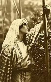 Images Dated 25th July 2018: Arab woman of Algiers, Algeria, North Africa