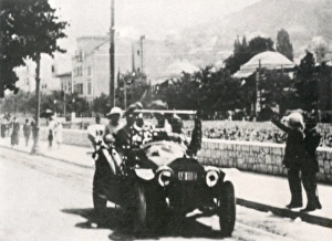 Images Dated 16th November 2011: Archduke and wife in car before assassination, Sarajevo