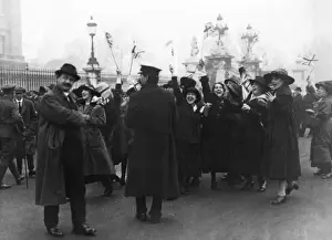 Cheering Prints: Armistice Day in London 1918