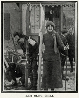 Images Dated 7th April 2017: Artist Olive Snell skiing at Murren