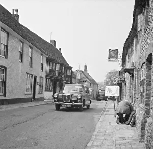 Alfriston Gallery: Artist at work in Alfriston, East Sussex