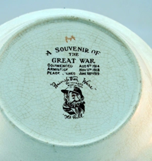 Images Dated 10th January 2013: Ashtray with ornate border - Bairnsfatherware