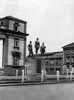 Images Dated 17th June 2016: Askari War Memorial, Nairobi, Kenya, East Africa