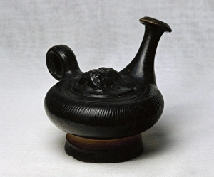 Askos. Central decoration embossed satyr head. Black varnish Askos. Central decoration embossed satyr head. Black varnish