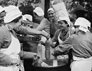 Images Dated 14th March 2012: ATS - cooking for the Army, 1939