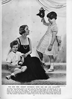 Devereux Gallery: Audrey Devereux with her children
