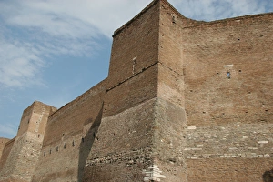 Images Dated 10th August 2005: Aurelian Walls. Rome. Italy