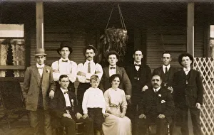Images Dated 11th May 2018: Australia - Large Family outside home at Kalgoorlie