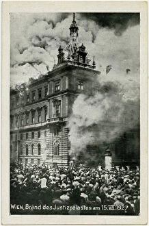 Images Dated 8th April 2016: Austrian July Revolt of 1927 - Burning of Palace of Justice