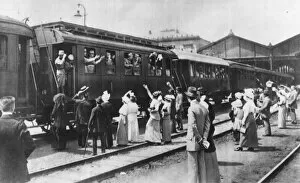 Images Dated 2nd November 2011: Austrian troops leaving by train for the front, WW1