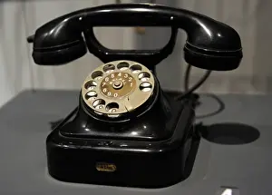 Microphone Prints: Automatic central battery telephone. Model 27. Siemens. 1927